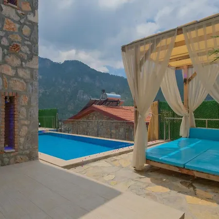 Valya Evi *